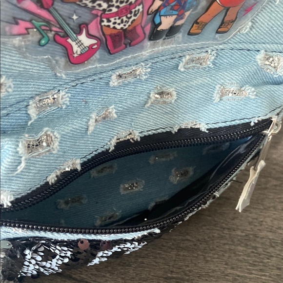 LOL Surprise Dolls Backpack, Figurines and Clothing - Picture 5 of 10